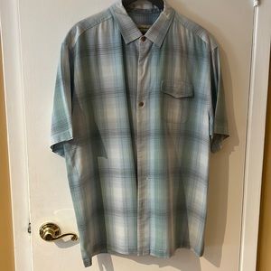 Tommy Bahama men’s light blue plaid button down short sleeve shirt